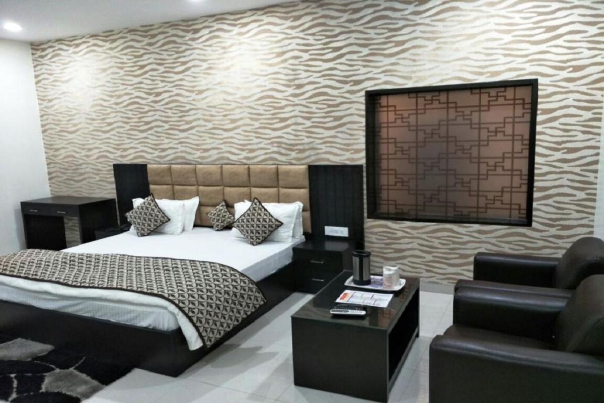 Hotel Mandakini Lush Kánpur Exteriér fotografie