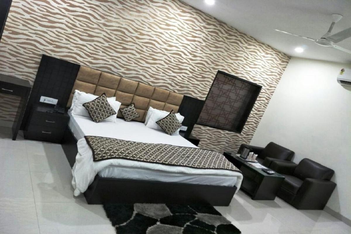 Hotel Mandakini Lush Kánpur Exteriér fotografie