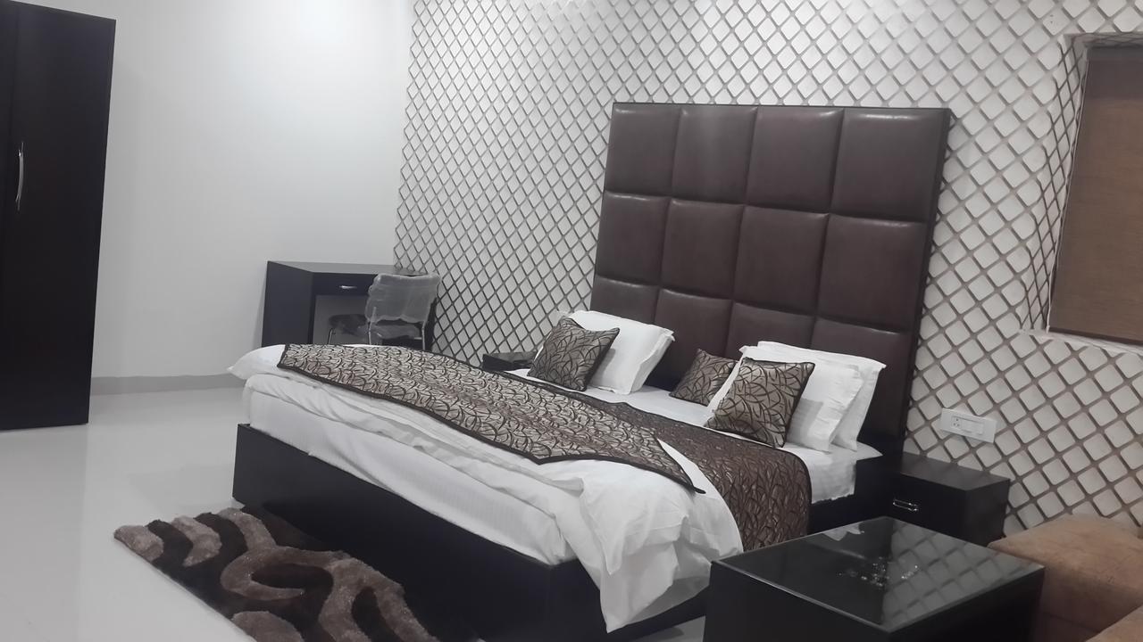 Hotel Mandakini Lush Kánpur Exteriér fotografie
