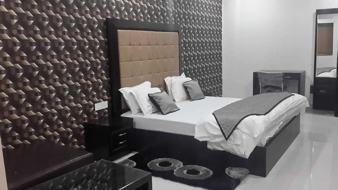 Hotel Mandakini Lush Kánpur Exteriér fotografie