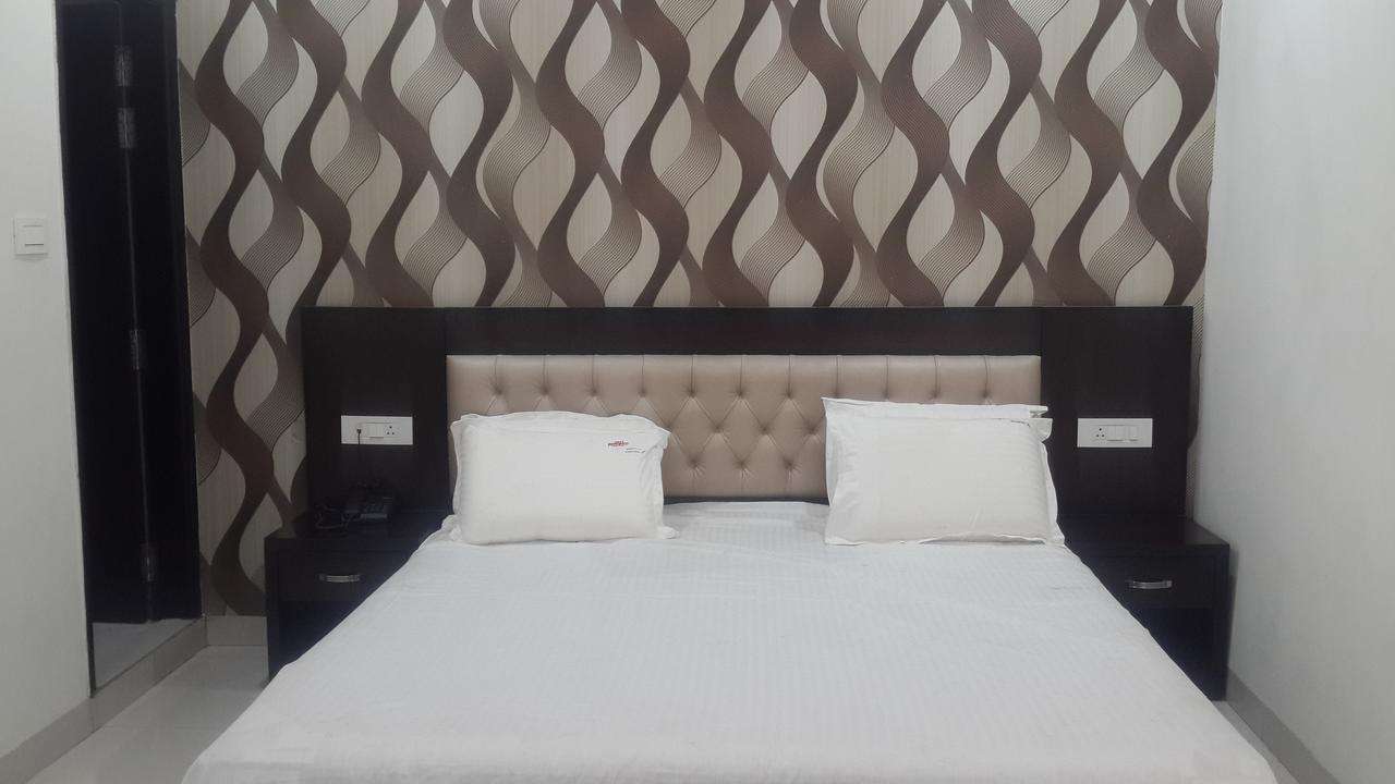 Hotel Mandakini Lush Kánpur Exteriér fotografie